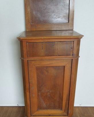 Comodino in noce con alzata