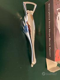 Apribottiglie in silverplate nuovo