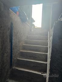 Ampia cantina/magazzino o punto di appoggio