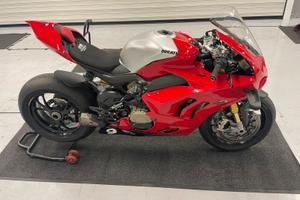 Ducati panigale v4s 2024