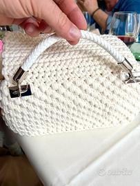 Abbigliamento accessori artigianali a mano