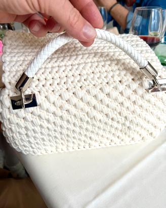 Abbigliamento accessori artigianali a mano