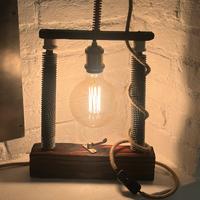 Lampada artigianale industriale in legno e metallo