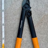 Troncarami Fiskars  PowerGear™ lungo 40 cm