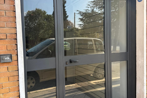 Locale commerciale / ufficio su due livelli