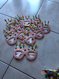 N 10 occhialini cartoncino compleanno c/Candeline