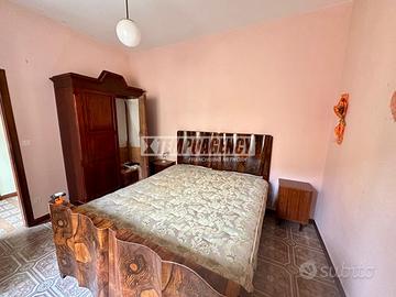 COMPLESSO DI CASE A MONTESE