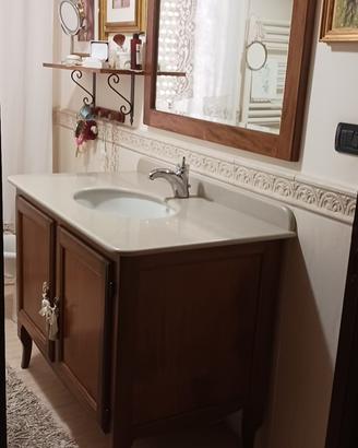 Mobile bagno con lavabo e specchio