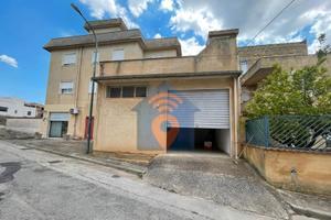 Castelvetrano Locale Comm. In Zona Giallonghi