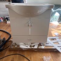 Mobile bagno con lavabo e sifone salvaspazio