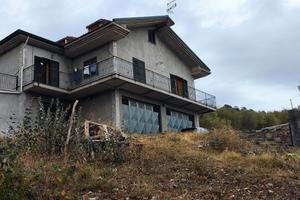 Villa indipendente con terreno