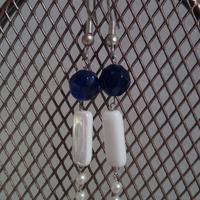 Orecchini artigianali PENDENTI bianchi e blu