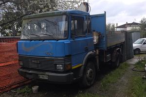 Iveco 135.17 Turbo –Ribaltabile  con Gru Pesci