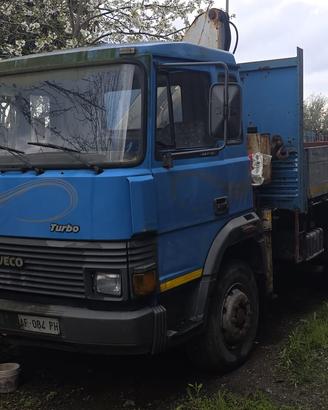 Iveco 135.17 Turbo –Ribaltabile  con Gru Pesci
