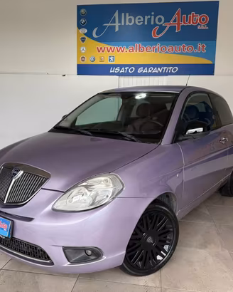Lancia Ypsilon 1.3 MJT 75 CV Versus