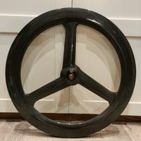 Ruota anteriore bici da corsa 