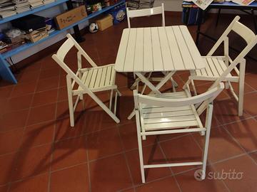 Tavolo in legno Bianco con quattro sedie