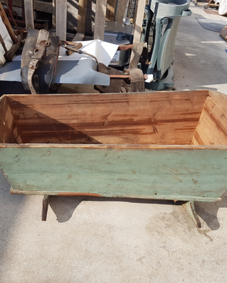 Culla antica vintage in legno stile contadina