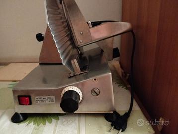 affettatrice in acciaio  inox
