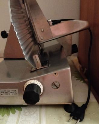 affettatrice in acciaio  inox