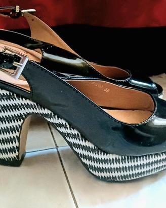 Sandali Slingback in Vernice Nera con Tacco a Righ