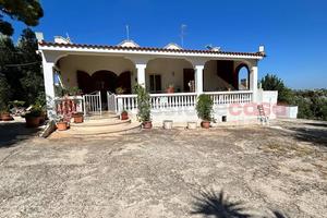 Villa o villino Ostuni [RIF. AD2408VRG]