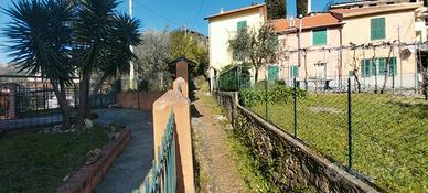 Bilocale con poggiolo da ristrutturare