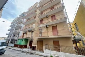 3 LOCALI A TORRE DEL GRECO