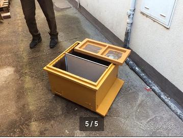 Api e attrezzatura per apicoltori