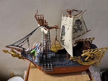 Modellino di galeone pirata