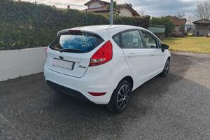 Ford Fiesta 1,4 G.P.L. ( DISTRIBUZIONE FATTA )