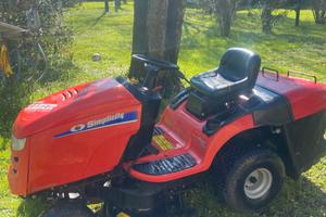 trattorino rasaerba con raccolta