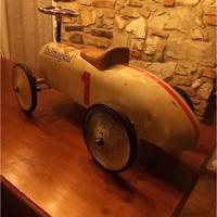 macchina giocattolo vintage