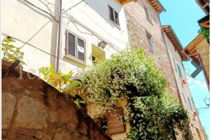 Casetta nel borgo di Cetona (SI)