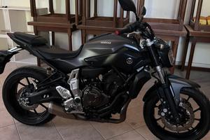 Yamaha MT-07 con ABS colore matt grey