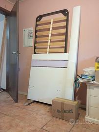 Letto singolo colore bianco e lilla 