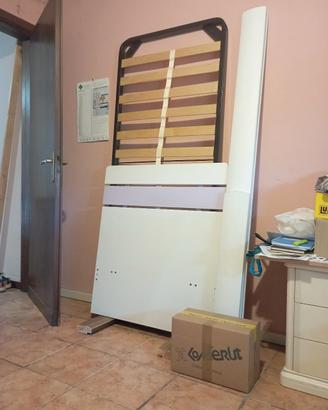 Letto singolo colore bianco e lilla 