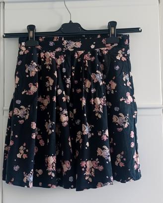 Gonnellina corta a fiori Stradivarius XS