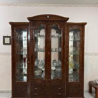 Armadio Cristalliera in Radica Lucida + Tavolino 