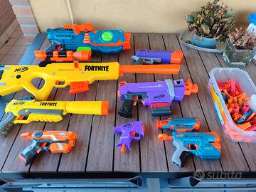 lotto di pistole Nerf con dardi