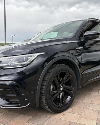VOLKSWAGEN Tiguan 2.0 TDI DSG R-Line TOTAL BLACK