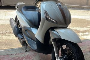 Piaggio Beverly 350 Sport Touring
