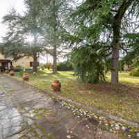 Montaperti con grande giardino