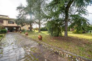 Montaperti con grande giardino