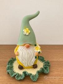 Lo gnomo e il centrino lavor.uncinetto a mano