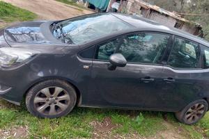 Meriva da sistemare  o per pezzi di ricambio 