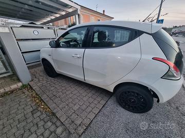 Lancia y Elefantino rosa Ecochic Metano 0.9