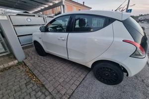 Lancia y Elefantino rosa Ecochic Metano 0.9
