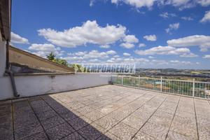 Appartamento in buone condizioni, con terrazzo! Ab