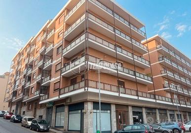 BILOCALE AL PRIMO PIANO CON TRIPLA ESPOSIZIONE